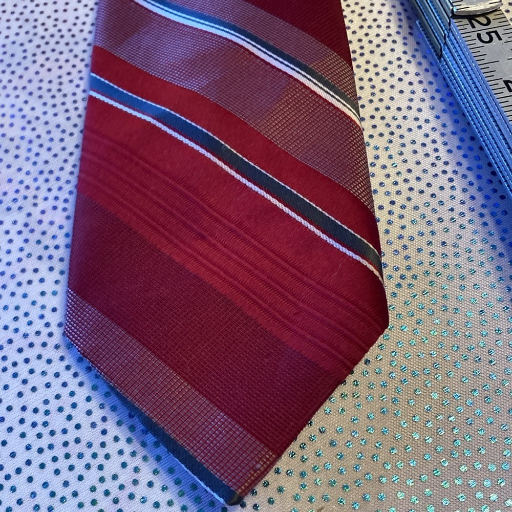 Men’s tie unbranded red black in good condition